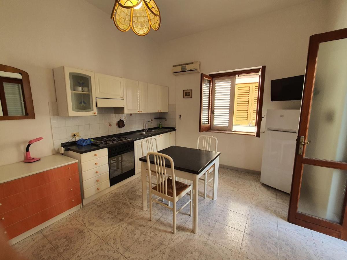 Case Vacanza Armando Lipari Canneto  Habitación foto